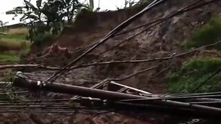 Pagi Ini Jalan Raya Garut-Tasikmalaya via Singaparna Putus Total, Kendaraan Dialihkan ke Malangbong