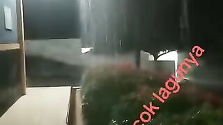 Kerja malam ditemani hujan