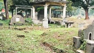 Video Sosok Nenek Ira yang 34 Tahun Tinggal di Atas Nisan Kuburan Cipinang