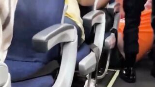 Protes Kursi Sempit!! Video Penumpang Thai Lion Air Dipaksa Keluar Pesawat