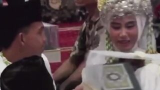 Video 100 Pasangan Ikut Nikah Massal Gratis di Istiqlal