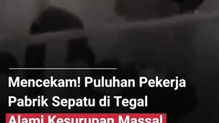 Sebuah video viral di media sosial menunjukkan sejumlah karyawan pabrik sepatu PT Adonia di Tegal mengalami kesurupan massal, Kamis malam (266).