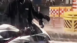 Bike rider attitude