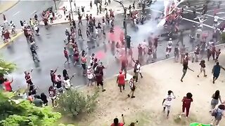 Torcida do Flamengo bota os bolsonaristas patriotários Otários Terroristas pra correr kkkkkkkk
