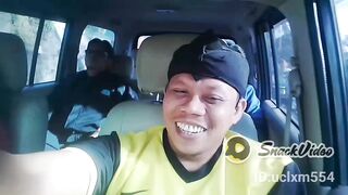 SANTAI DI MOBIL