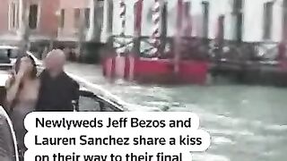 Jeff Bezos and Lauren Sanchez Share Romantic Kiss in Venice