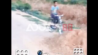 Naik motor pelan-pelan tapi jatohnya kayak karakter di Hill Climb, ngebalik sendiri!