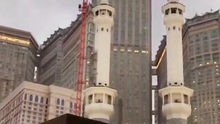 Sirf  Allah ki Yad me hi Dillon ka Sakoon hai