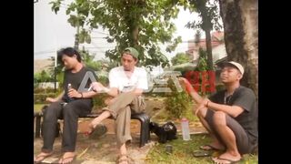 POV Lagi bengong, tapi otak malah stand up comedy sendiri.