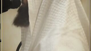 يترى تقدروا تخمنوا مين الشيخ اللي بيقرأ