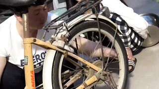 adik kakak ini mau menjahili neneknya