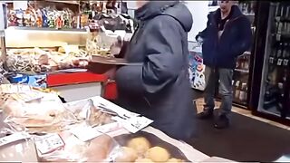 В магазине Берёте не берёте