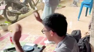 Ngakak!! Video Senam Lansia Pakai Set DJ, Mahasiswa KKN Bikin Dugem Pagi-pagi