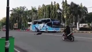 Demi Konten? Video Seorang Pemuda di Cilegon Diamankan Petugas, Nekat olahraga Ditengah Jalan