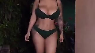 Full hot full garam girl video like subscribe my chanal 33