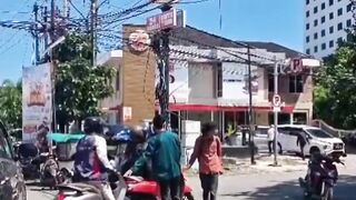Agak Laen Mahasiswa Demo di Kampus, Tapi Jalan Umum yang Justru Ditutup