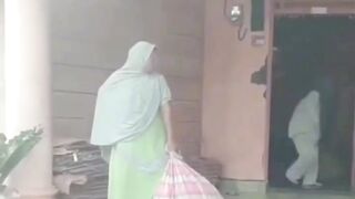Video Mertua Usir Menantu, Seluruh Pakaian Dibungkus Sarung dan Tak Pegang Uang Sepeserpun