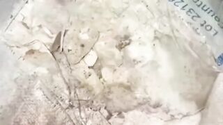 Pilu! Video Warga Gaza Terpaksa Konsumsi Tepung yang Terkontaminasi Jamur dan Hama