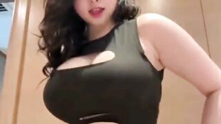 bajunya celana udh kecil banget