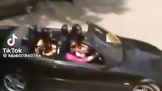 Paisa to zarorto ko pora krta hy