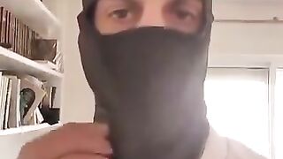 هذا هو المجرم الصهيونى المغتصب للأسير الفلسطينى