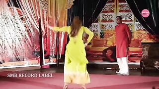 Pakistani Girl Anmol Shehzadi Stage Dance