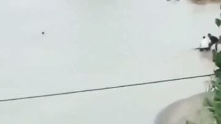 [VIDEO] Tragis! Calon Jaksa Hanyut saat Kejar Tersangka Korupsi Dana Desa