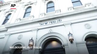 Arsonist sets fire to a synagogue door in Melbourne,