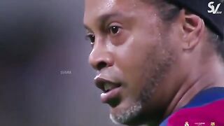 Ronaldinho free-kick goal for Barcelona against Real Madrid Legends