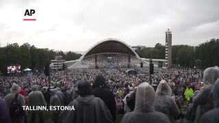 Thousands of voices unite in song at traditional choir festival celebrating Estonias