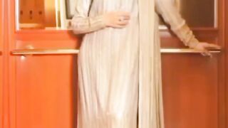 Saba Qamars Bold Look in Sar-e-Rah