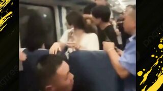 VIRAL DI CHINA SEORANG PRIA NGAMUK2 DI KERETA!