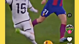 Momen saat Frenkie de Jong BERKORBAN demi timnya