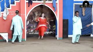 Pakistani Girl Deedaar Multani Dance on Stage