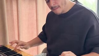 Что напоминает вам это мелодия