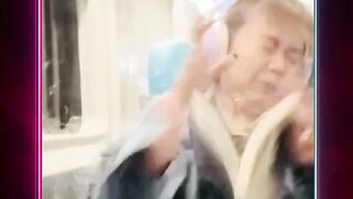 Sebuah insiden terjadi ketika kaca salah satu gerbong dilempar batu