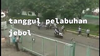 BAGAIMANA KALAU TANGGUL BENDUNGAN AIR JEBOL