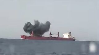 Houthi Attack Sinks Magic Seas Bulk Carrier in Red Sea