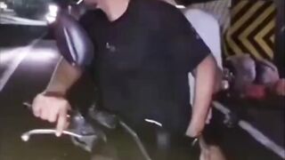 [VIDEO] Aksi Tegas Pria Tegur Pembuang Sampah Sembarangan Tuai Pujian Warganet