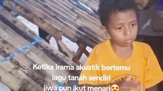 [VIDEO] Anak-anak di Papua Nyanyikan Wampasi Wambarek Versi Akustik, Netizen Dukung Tampil 17 Agustus di Istana