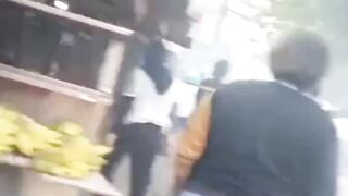 [VIDEO] Tawuran Pecah di Tanah Abang, Dua Kelompok Warga Saling Lempar Batu