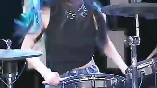 音符动感律动美女鼓手技艺秀翻全场音符律动 美女鼓手 架子鼓技艺