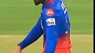 Virat kholi famous dance