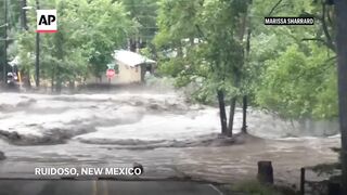 Flash flooding hits mountain village in New Mexico, at least 3