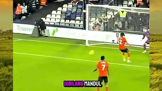 Darwin Núñez vs Tiang Gawang 4-0! Empat kali tembakan, empat kali membentur tiang.