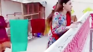 Zaini badnam hoi