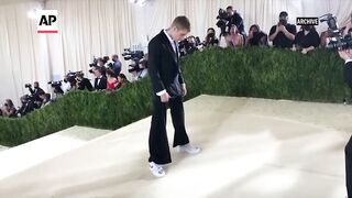 Justin Bieber releases Swag, his seventh