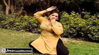 Pakistani Stage Girl Amber Shah Dance