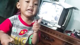 Kid trying count number