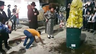 Bow Down to Israeli Rabbi? You Wont Believe What Happens!  FunFM
